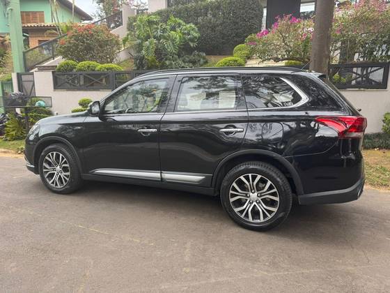 MITSUBISHI OUTLANDER 3.0 GT 4X4 V6 24V GASOLINA 4P AUTOMÁTICO